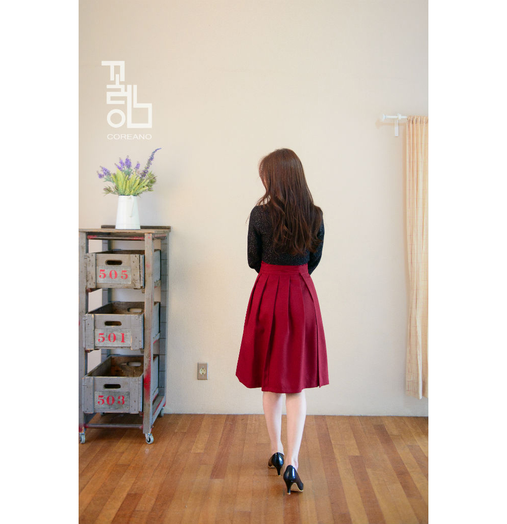 mini skirt model image-S1L12